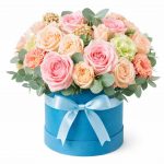Цветы в коробке с пионовидными розами